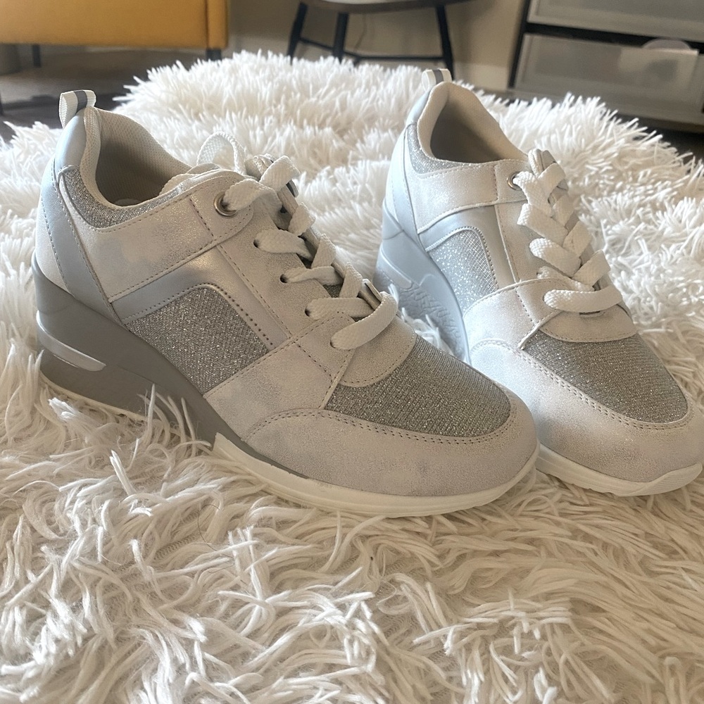 Brand new silver and white Viscozzy wedged sneakers size 7